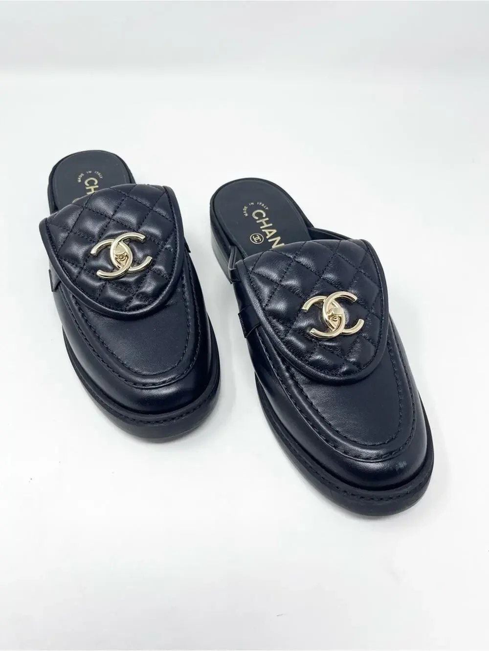 Chanel CC Turnlock Foldover Quilted Mule Slip On Black Leather Flat size 39 EU